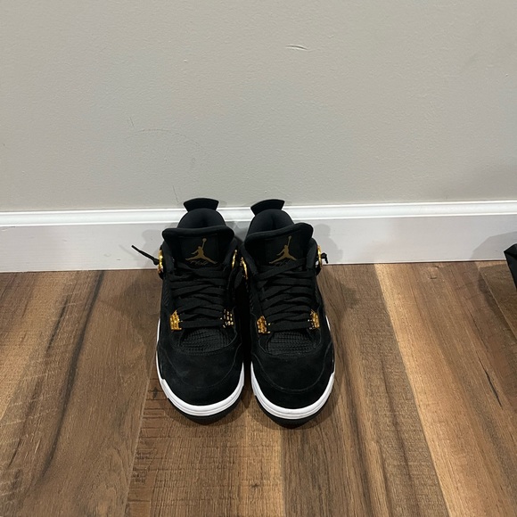 Size 11 Jordan 4 Royalty Pretty new (Worn a few times) - Picture 2 of 4